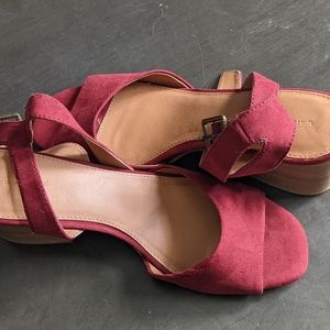 Universal thread size 10 sandals